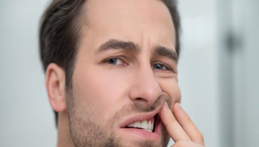 dis eti hastaliklari tedavisi yapan periodontoloji uzmani