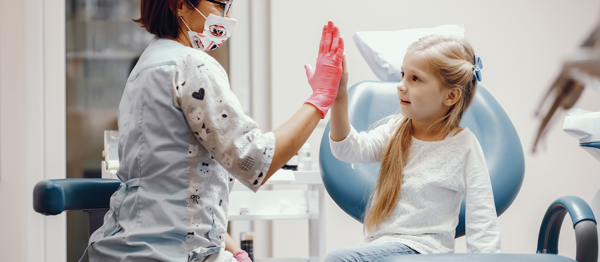 cocuklarda aparey tedavisi sirasinda dis hekimi ve cocuk hasta