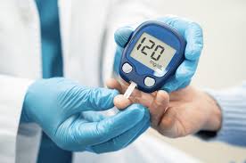 implant öncesi diyabet hastasında kan şekeri ölçümü